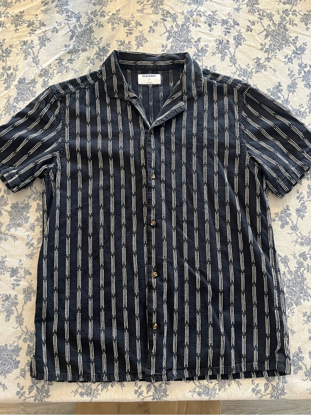 Old Navy Men’s Navy Vertical-Stripe Short-Sleeve Button-Down Shirt